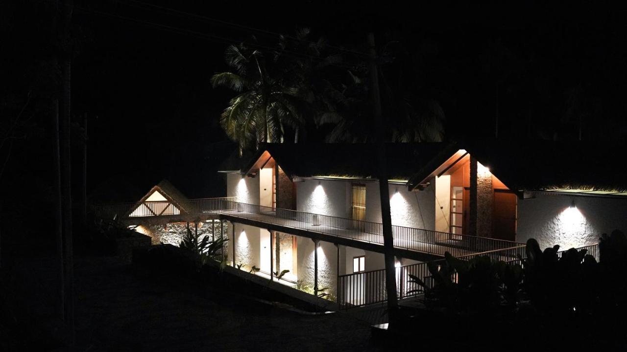 Maayaa Riverside Villa By Kpm Tripenta Attappādi 外观 照片