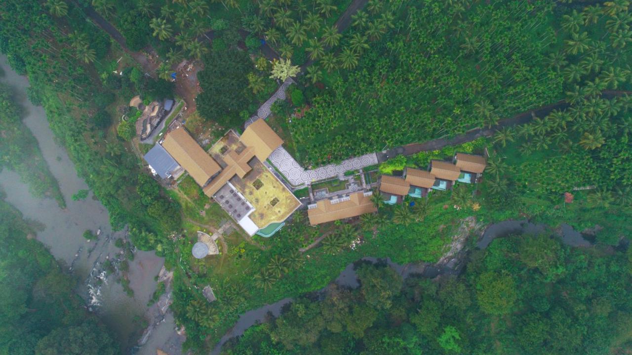 Maayaa Riverside Villa By Kpm Tripenta Attappādi 外观 照片